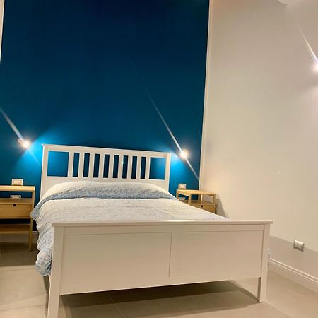 Fafa Apartment City Center Неаполь Экстерьер фото